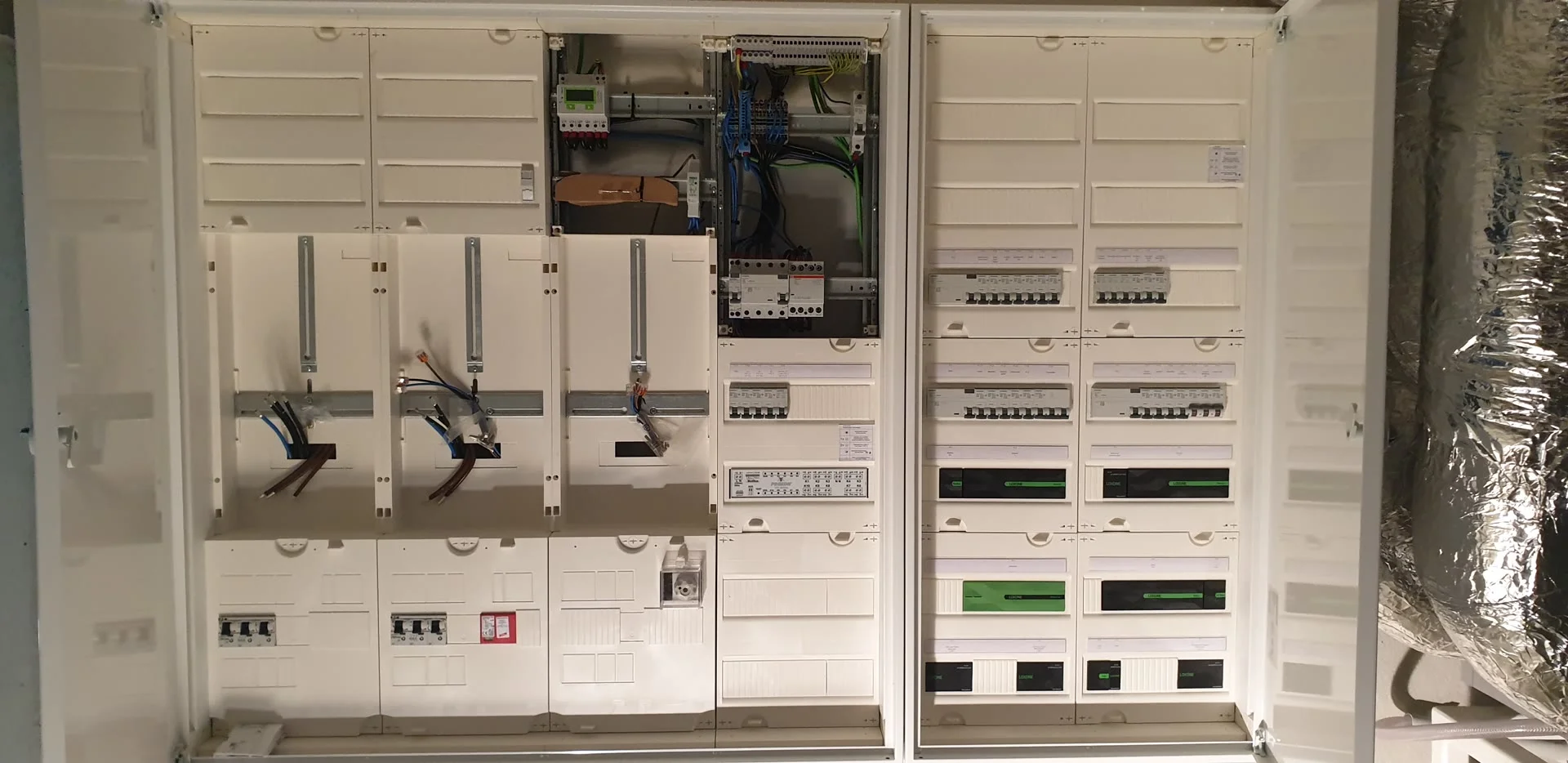 Duża rozdzielnica KNX — instalacja smart home, ENELAN Szczecin