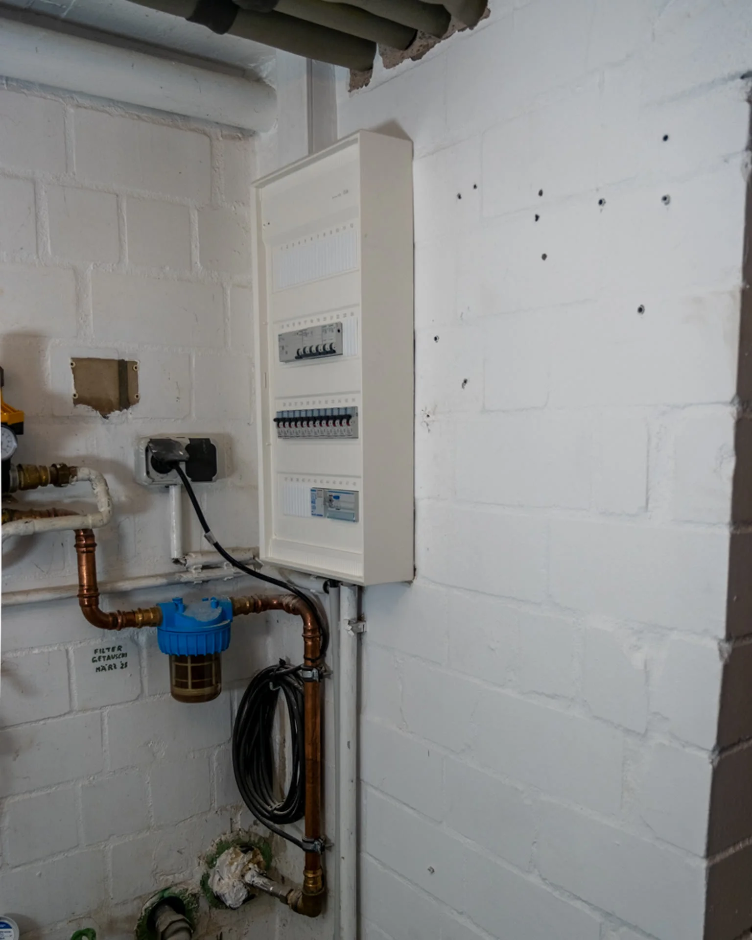 Rozdzielnica w piwnicy — instalacja elektryczna, ENELAN Szczecin