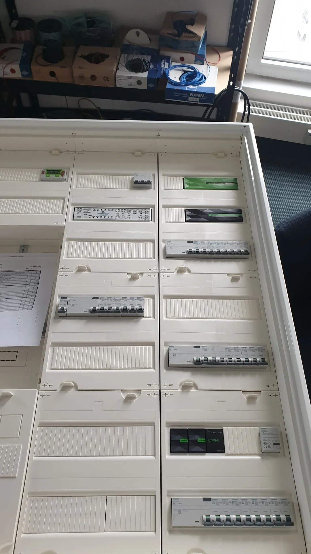 Montaż Loxone w toku — instalacja smart home, ENELAN Szczecin