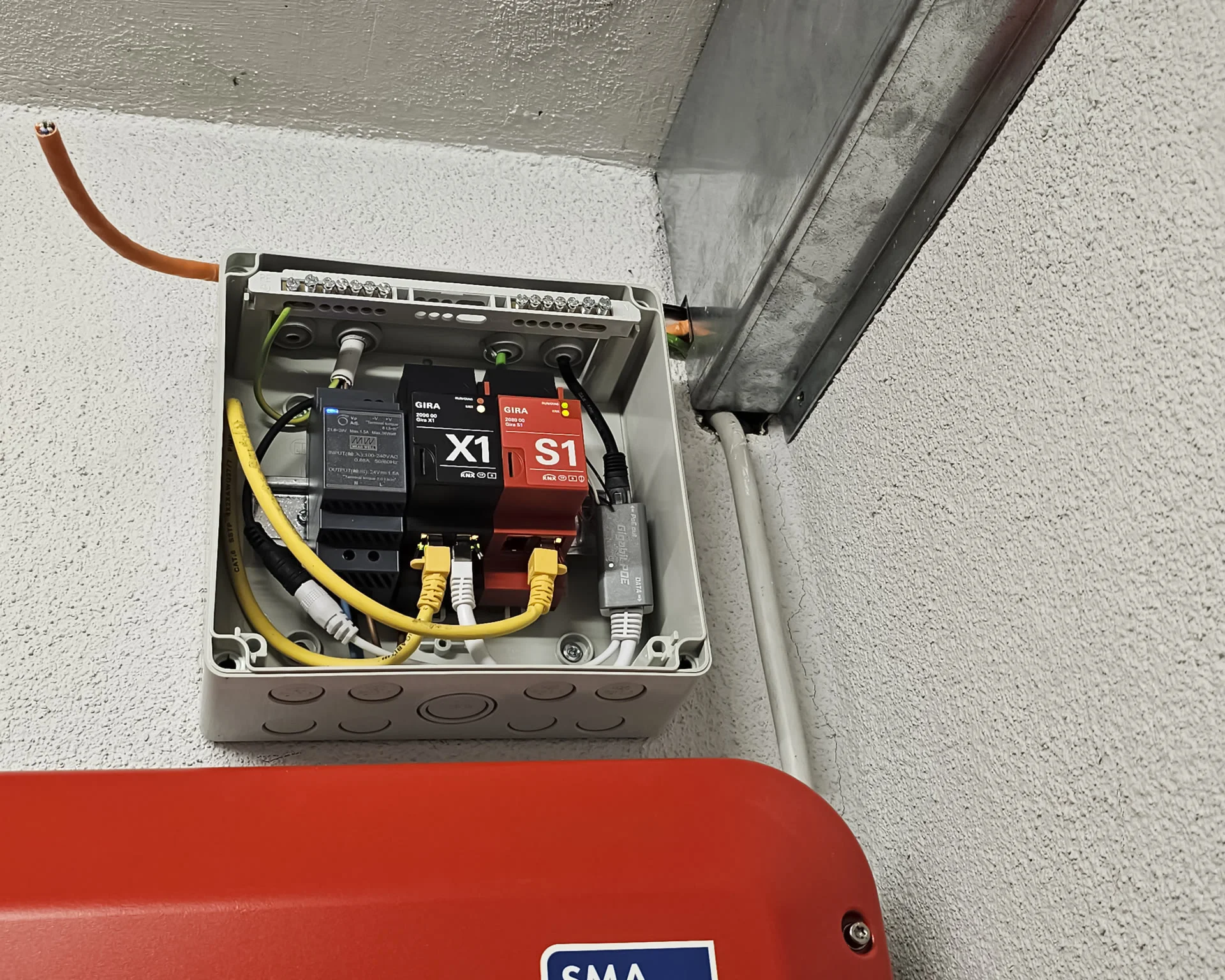 Wallbox z fotowoltaiką i licznikiem — instalacja elektryczna, ENELAN Szczecin